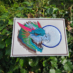 Drache Stickdatei – feuerspeiender Fantasy-König für deine Stickmaschine - Sewando