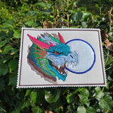 Drache Stickdatei – feuerspeiender Fantasy-König für deine Stickmaschine - Sewando