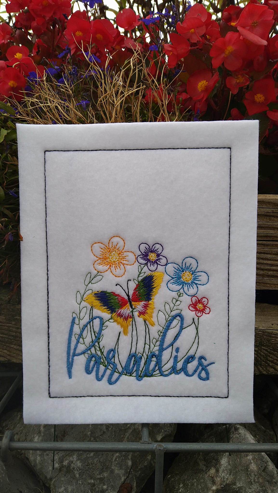 Stickdatei - Paradiesgarten (mit Federstich-Schmetterling) - Sewando