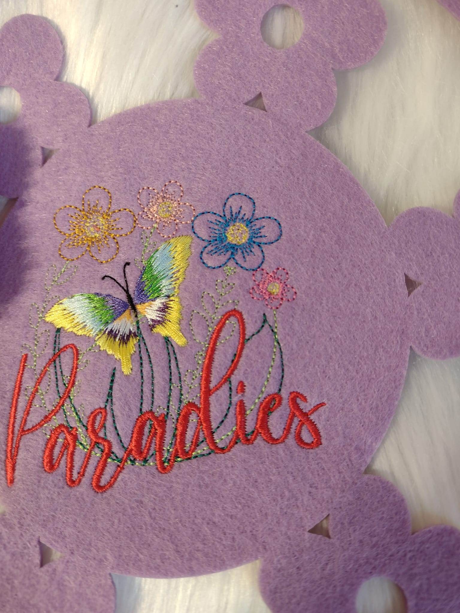 Stickdatei - Paradiesgarten (mit Federstich-Schmetterling) - Sewando