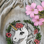 Einhorn Stickdatei – märchenhaftes Zauberwesen im Blumenkranz für deine Stickmaschine - Sewando