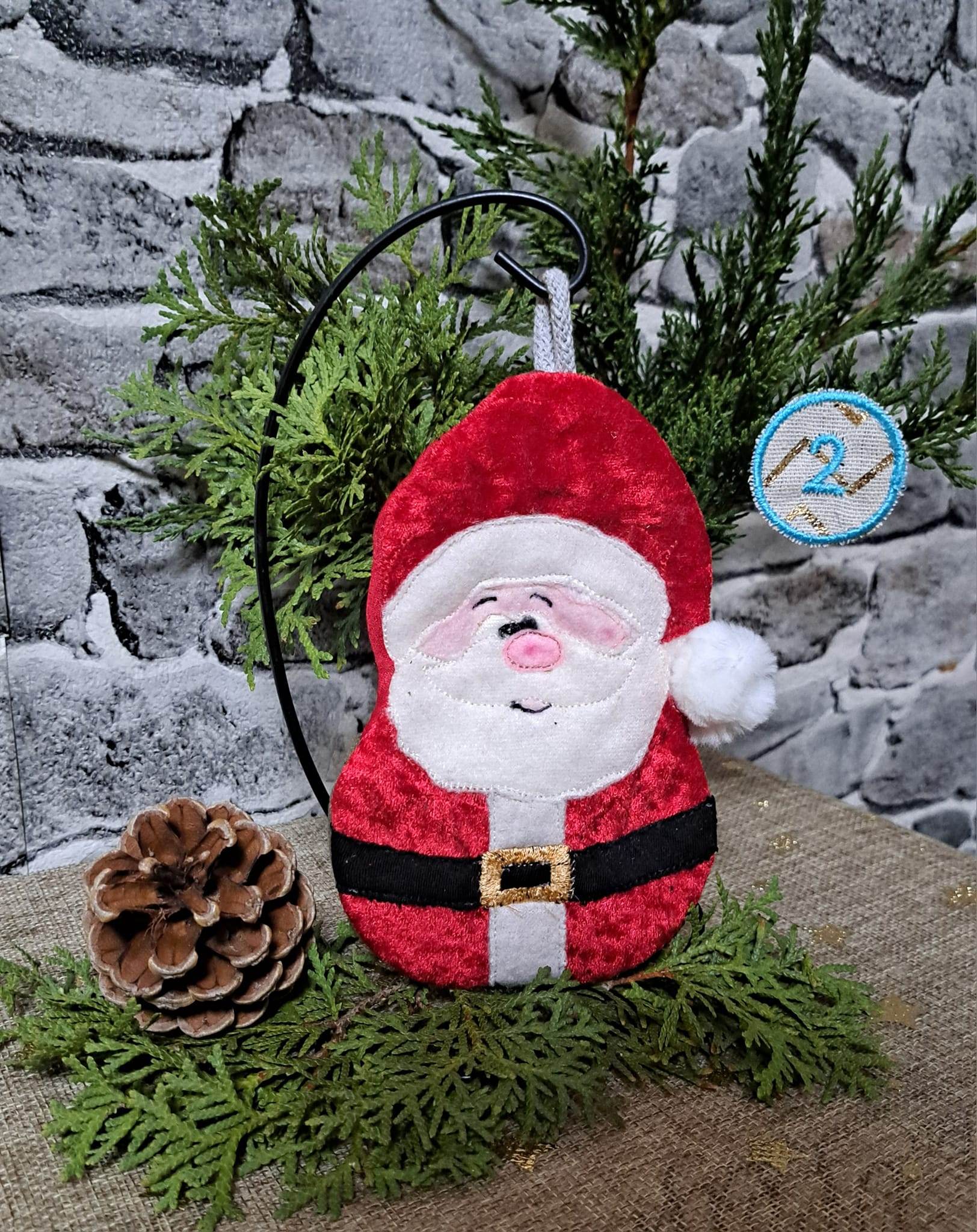 Stickdatei *ITH Weihnachtsmann Adventskalender Säckchen* 15x24 18x30 - Sewando