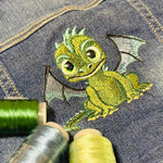 Drache Stickdatei – der freche Mini-Feuerspucker zum Verlieben für deine Stickmaschine - Sewando