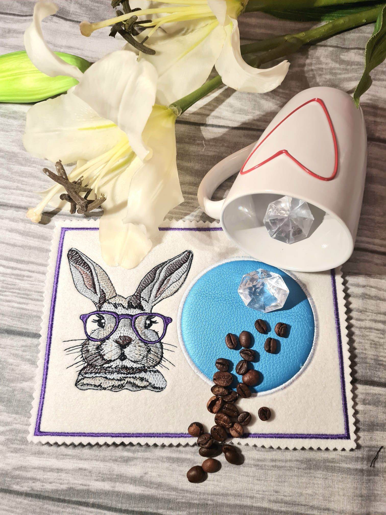 Hase Stickdatei – der stylische Schlappohr-Charmeur mit Brille für deine Stickmaschine - Sewando