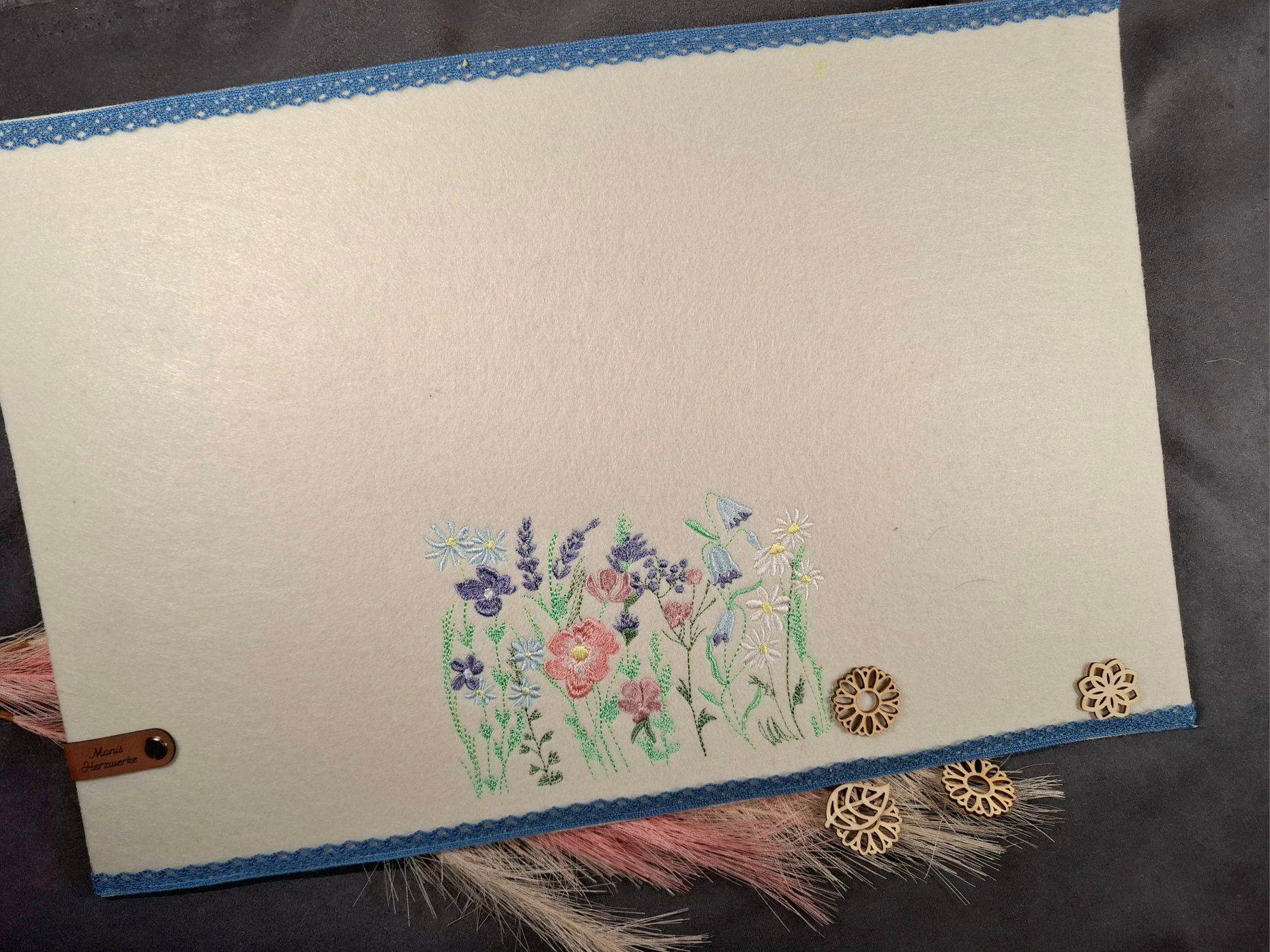 Blumenwiese mit Schmetterling – Stickdatei für deine Stickmaschine - Sewando