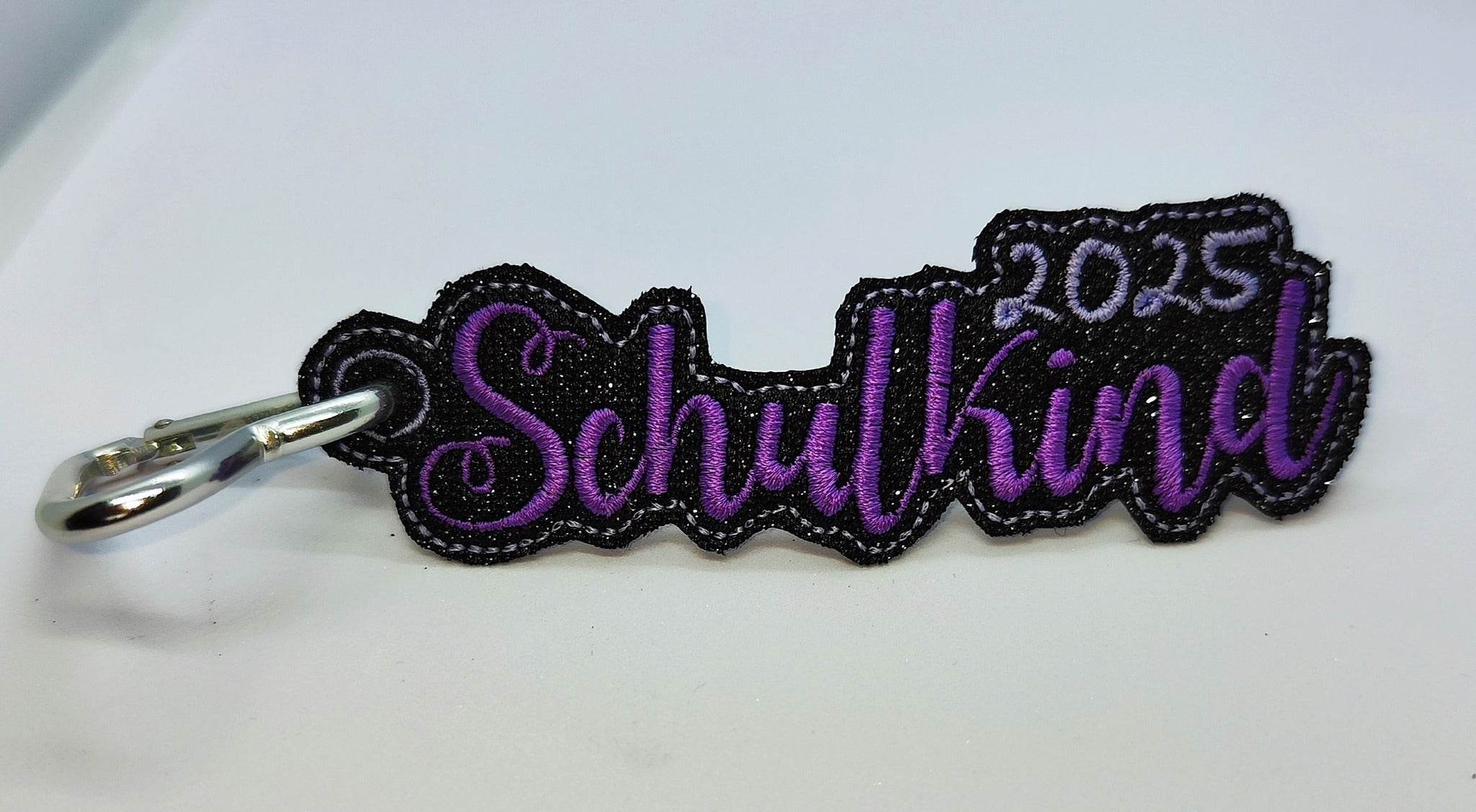 Stickdatei Anhänger Schulkind & Schultüte 2025 - Sewando