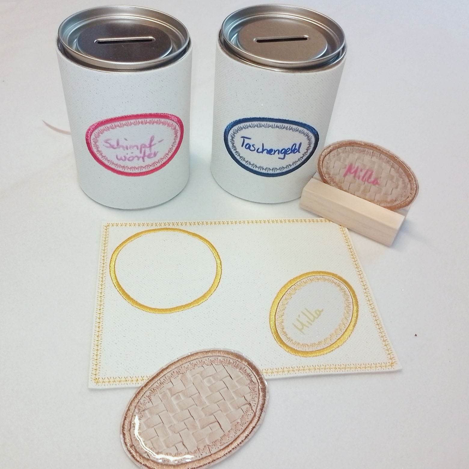 12x Stickdatei beschreibbare Aufkleber Krönchen - Sewando