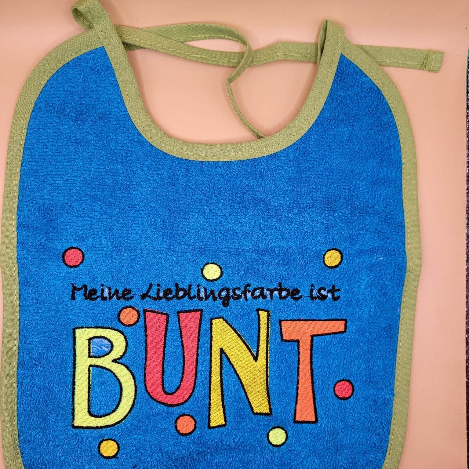 Stickdatei Spruch - Meine Lieblingsfarbe ist BUNT - Sewando