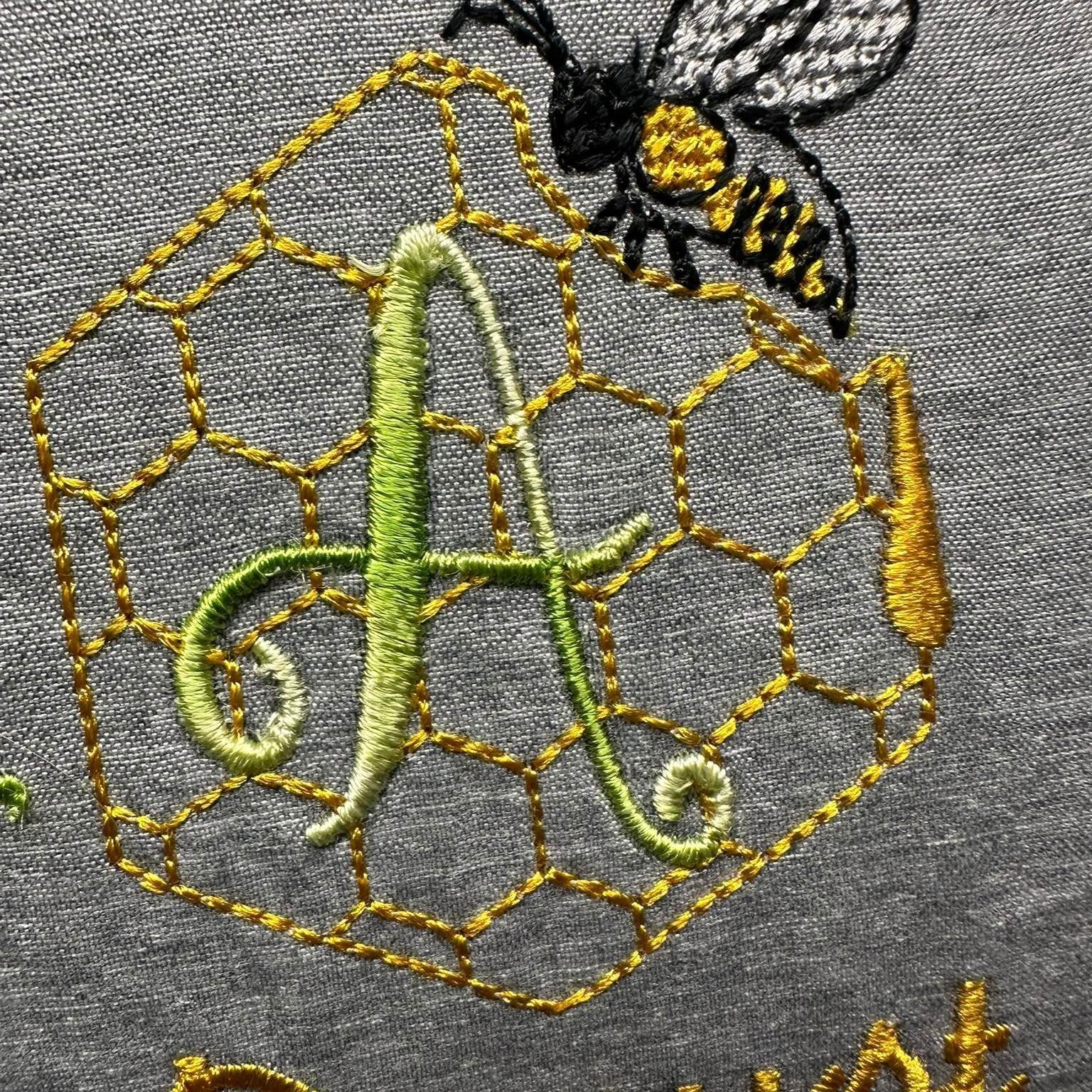 Stickdatei - Bienen-Monogramme A-Z - Sewando