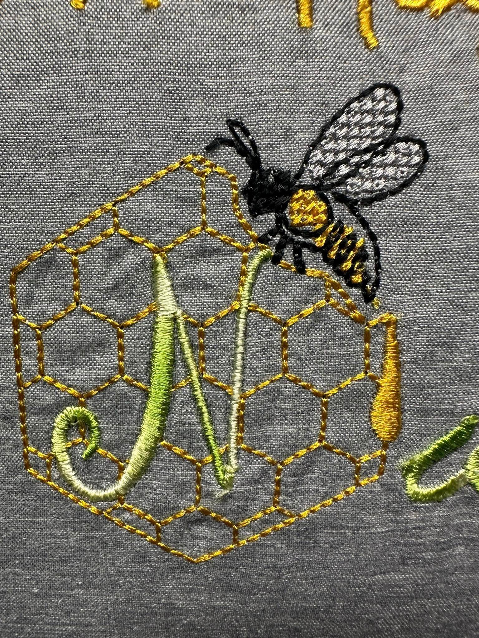 Stickdatei - Bienen-Monogramme A-Z - Sewando