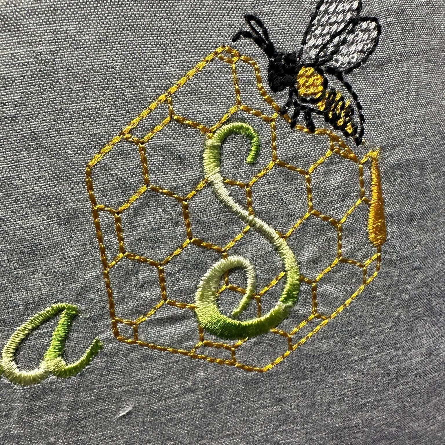 Stickdatei - Bienen-Monogramme A-Z - Sewando