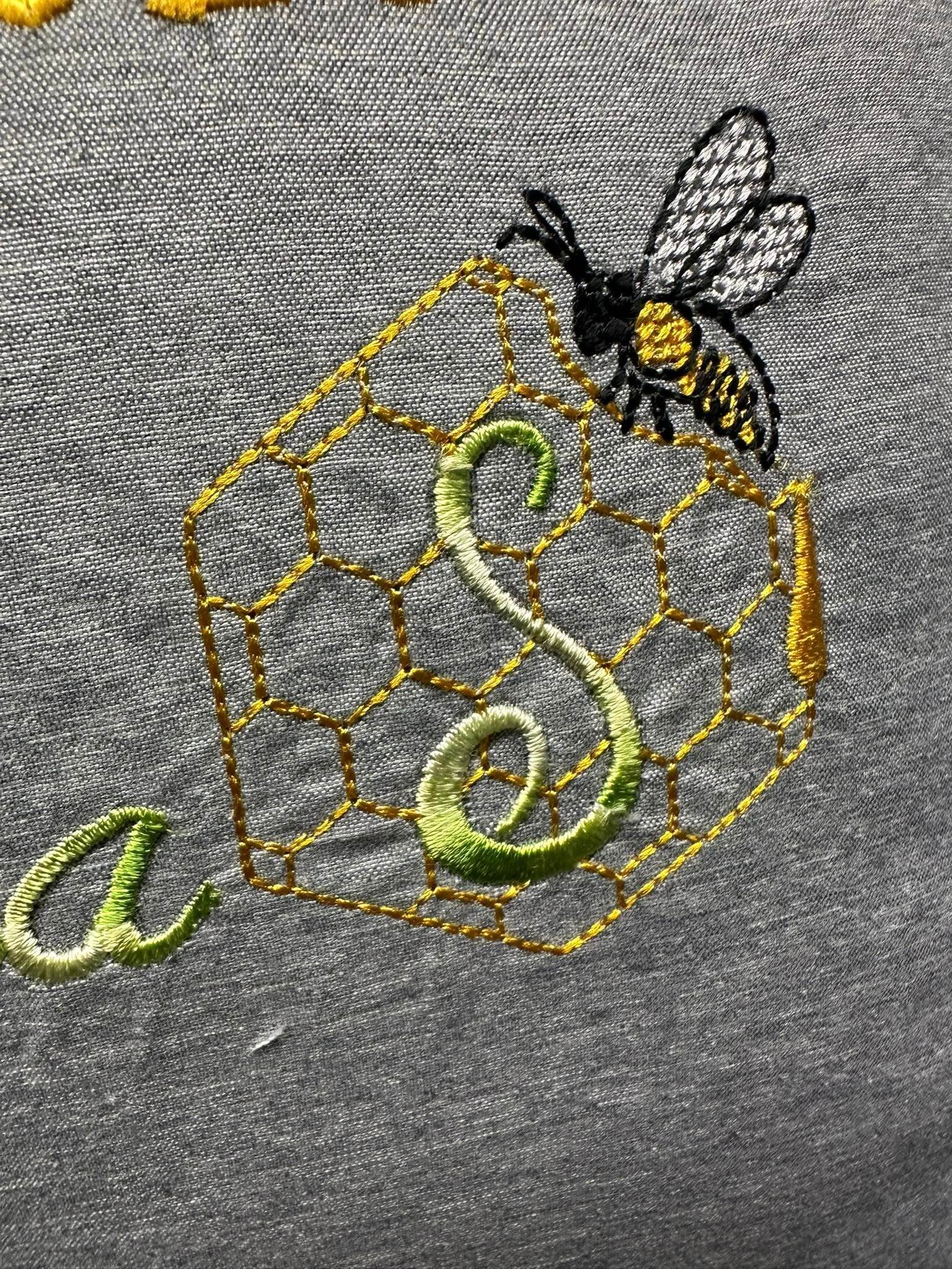 Stickdatei - Bienen-Monogramme A-Z - Sewando