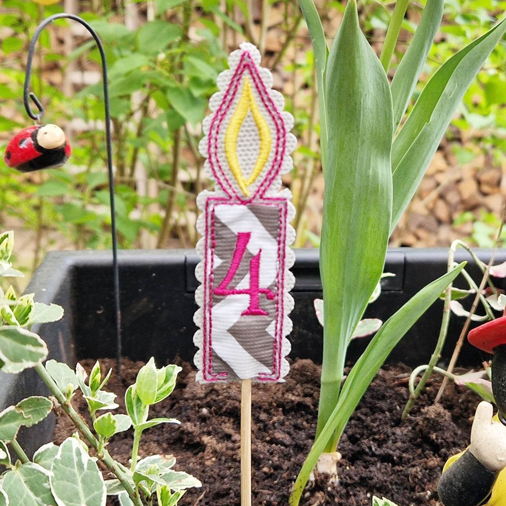 Stickdatei Kerze Blumenpieker Zahlen von 0 bis 9 - Sewando