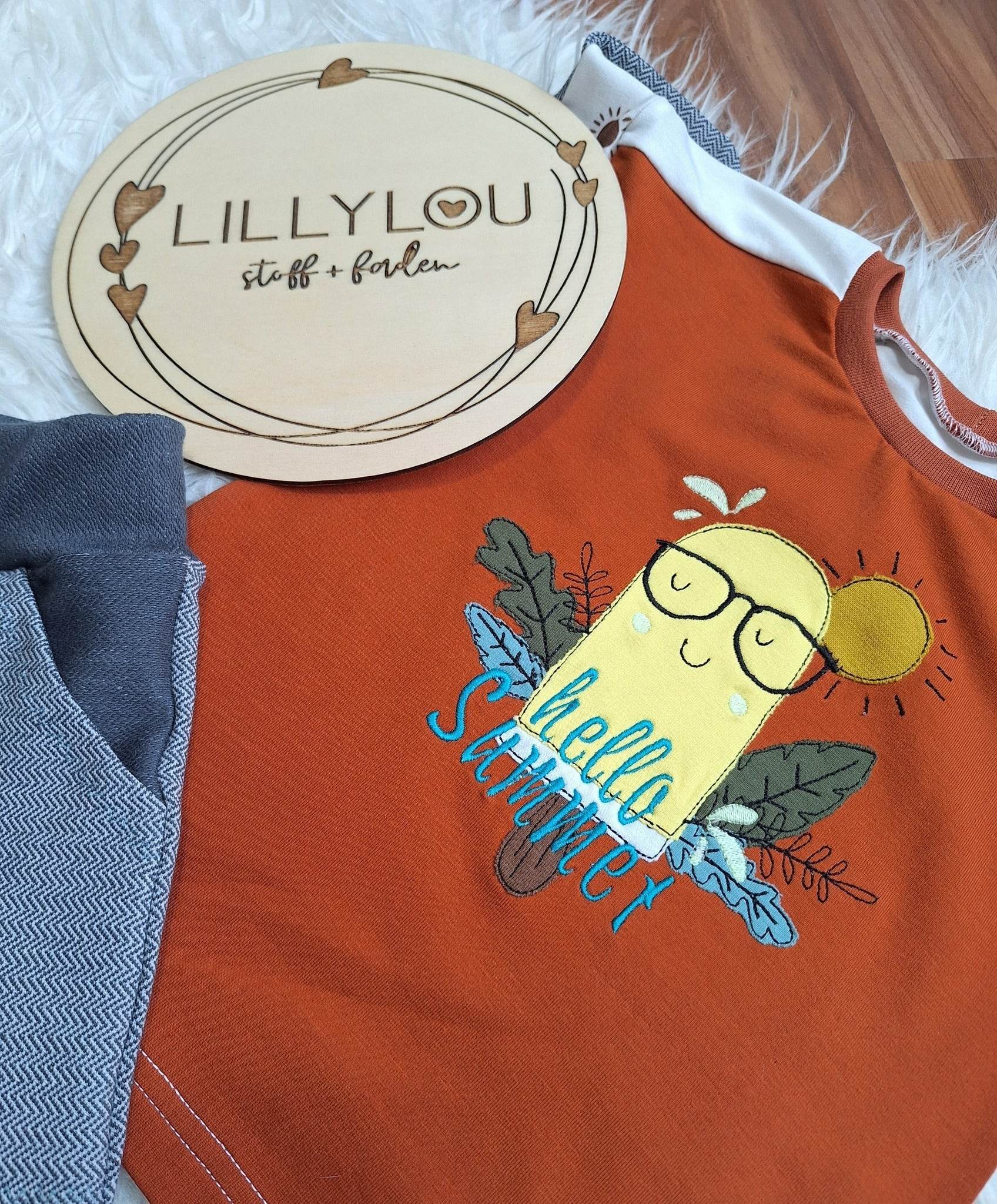 Kombipaket Schnittmuster Main PiniShirt Gr. 80-164 + Stickdatei Hello Summer - Sewando
