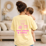 Plotterdatei „Love, Chaos & Coffee“ mit Schriftzug, Herz-Mama-Kind Motiv, Kaffee und abstrakten Elementen, Thema Mom Life, Front- & Backprint, SVG DXF PNG