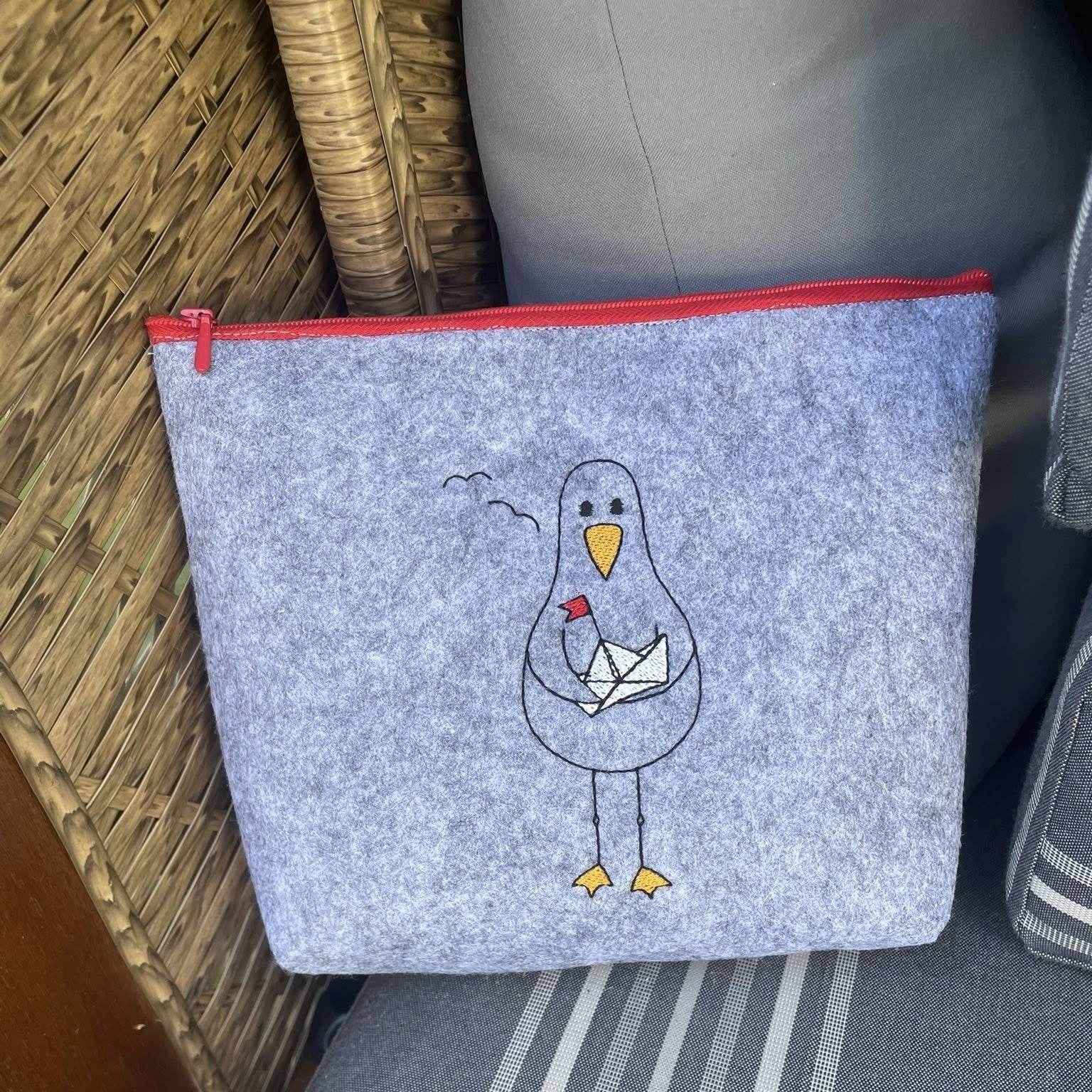 Stickdatei - Möwe mit Papierschiff - Sewando