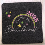 Stickdatei - Ich bin ein Schulkind 2025 (Regenbogen-Stift) - Sewando