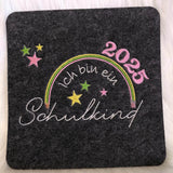 Stickdatei - Ich bin ein Schulkind 2025 (Regenbogen-Stift) - Sewando