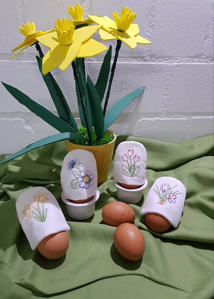 Stickdatei 8 Eierwärmer mit Blumen - Sewando