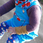 Schnittmuster Emmas kurze Beinchen Latzhose Größe 50/56 – 98/104 - Sewando