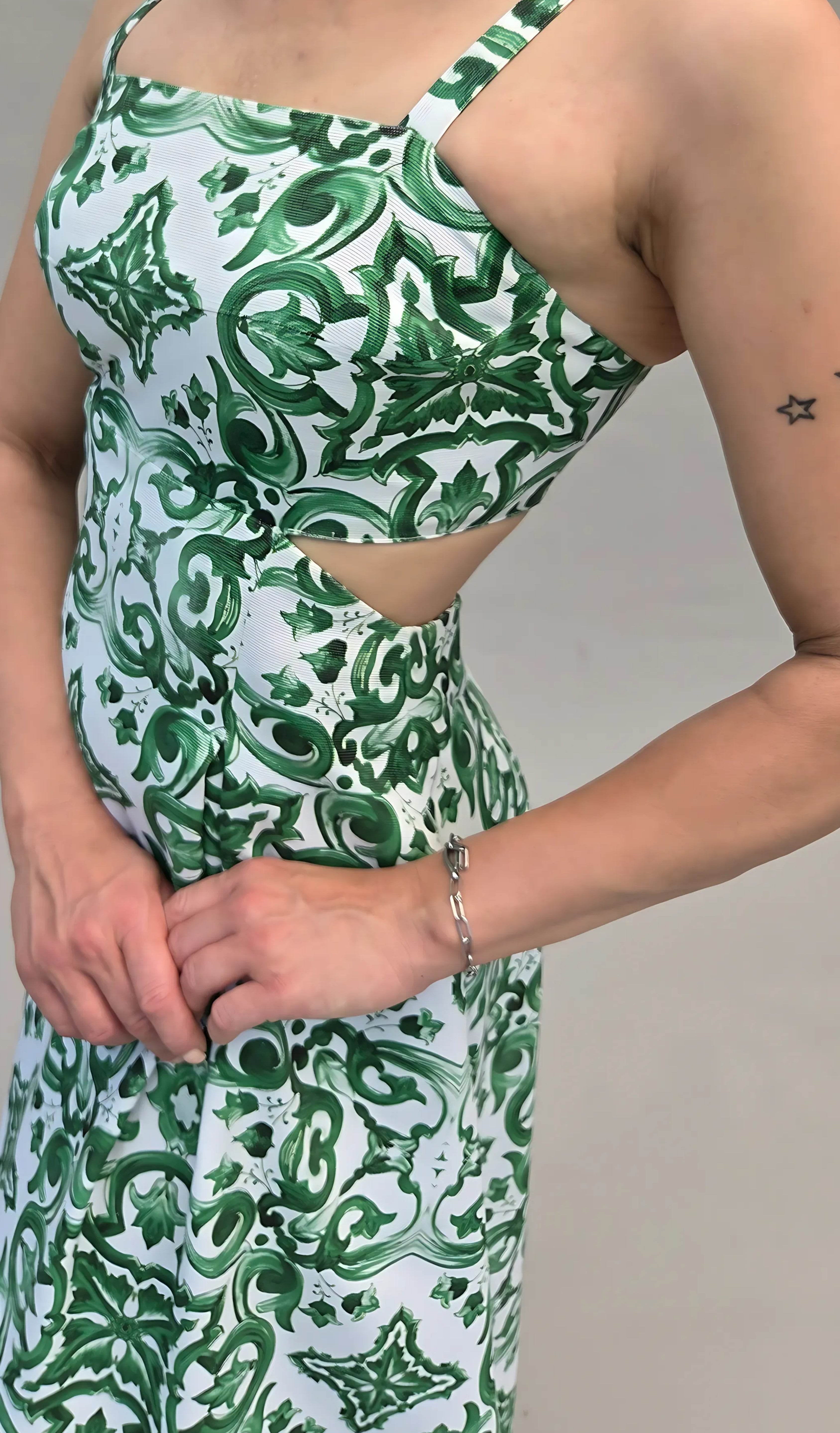 Sommerkleid mit Tunnelzug und Kellerfalten, luftiges Damenkleid mit Taschen, Trägern und gesmoktem Rücken - Sewando