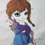 Doodle Mädchen mit Einhorn Stickdatei – magische Kuschelzeit für deine Stickmaschine - Sewando