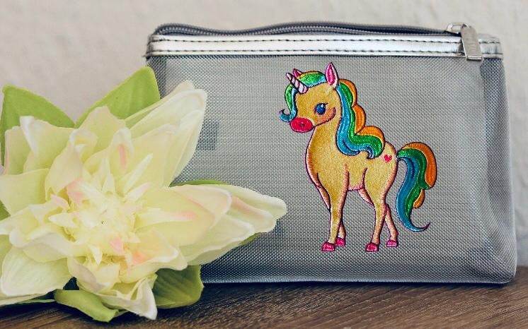 Einhorn Stickdatei, märchenhaftes Kindermotiv für deine Stickmaschine - Sewando