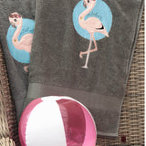 Stickdatei Frieda und Fred Flamingo - Rahmen 18x30 - Sewando