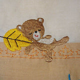 Stickdatei - Herbst Bär am Baum schlafend Kissen und Lätzchen SET ITH - Sewando