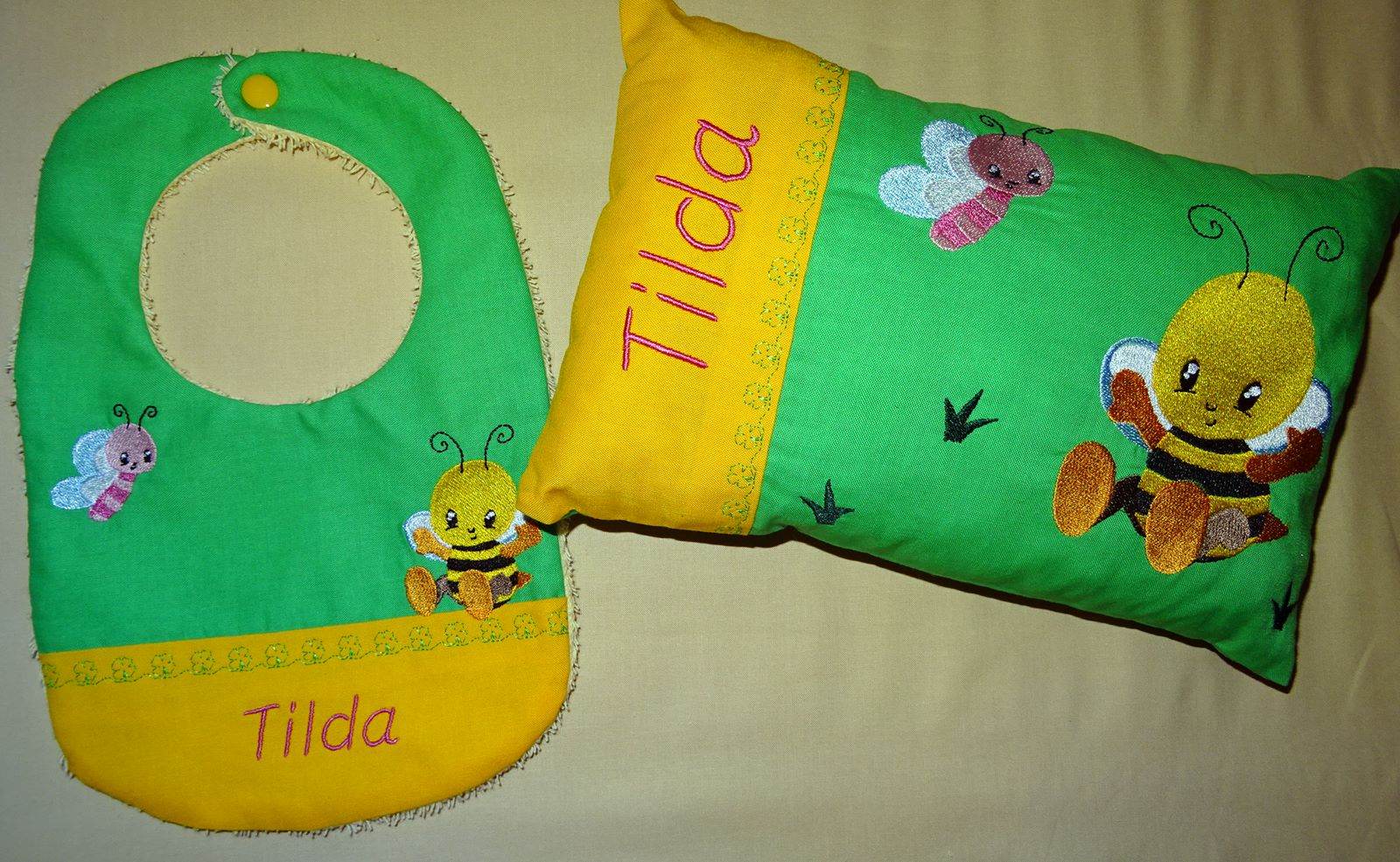 Stickdatei - Biene mit Schmetterling Kissen und Laetzchen SET ITH - Sewando