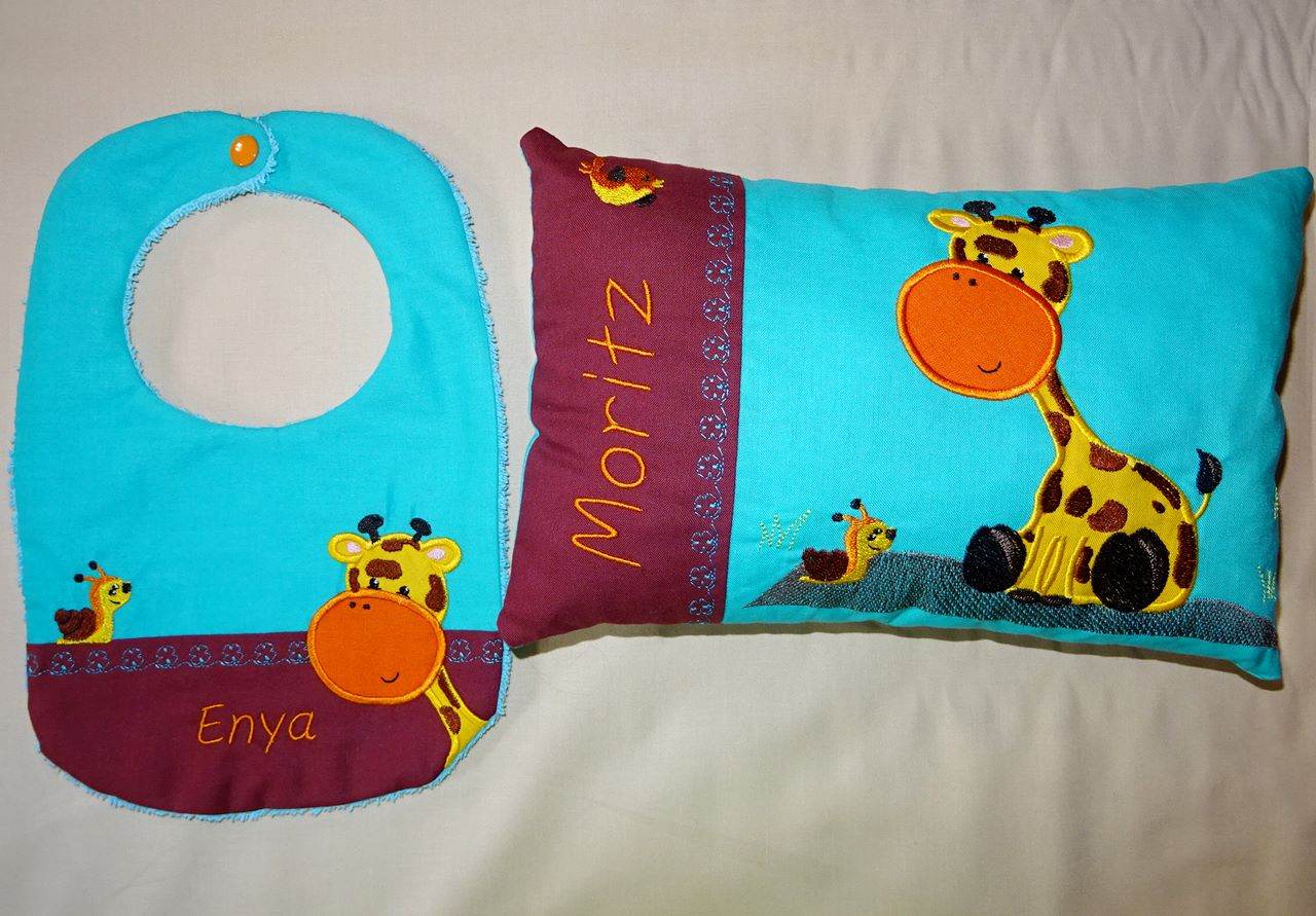 Stickdatei - Giraffe mit Schnecke Kissen und Laetzchen SET ITH - Sewando