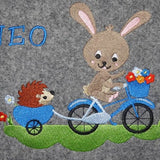 Hase und Igel auf dem Fahrrad Stickdatei - Sewando