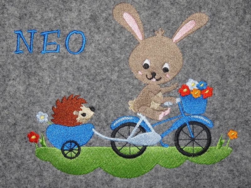 Hase und Igel auf dem Fahrrad Stickdatei - Sewando
