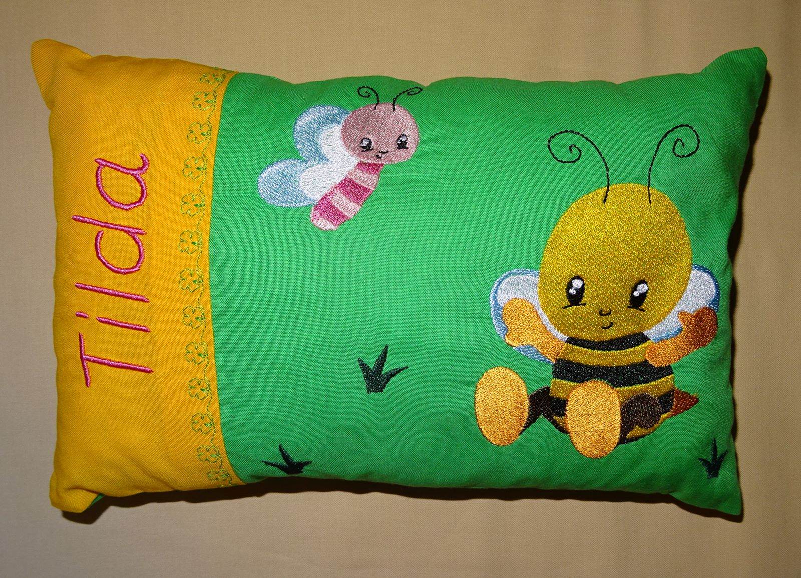 Stickdatei - Biene mit Schmetterling Kissen und Laetzchen SET ITH - Sewando