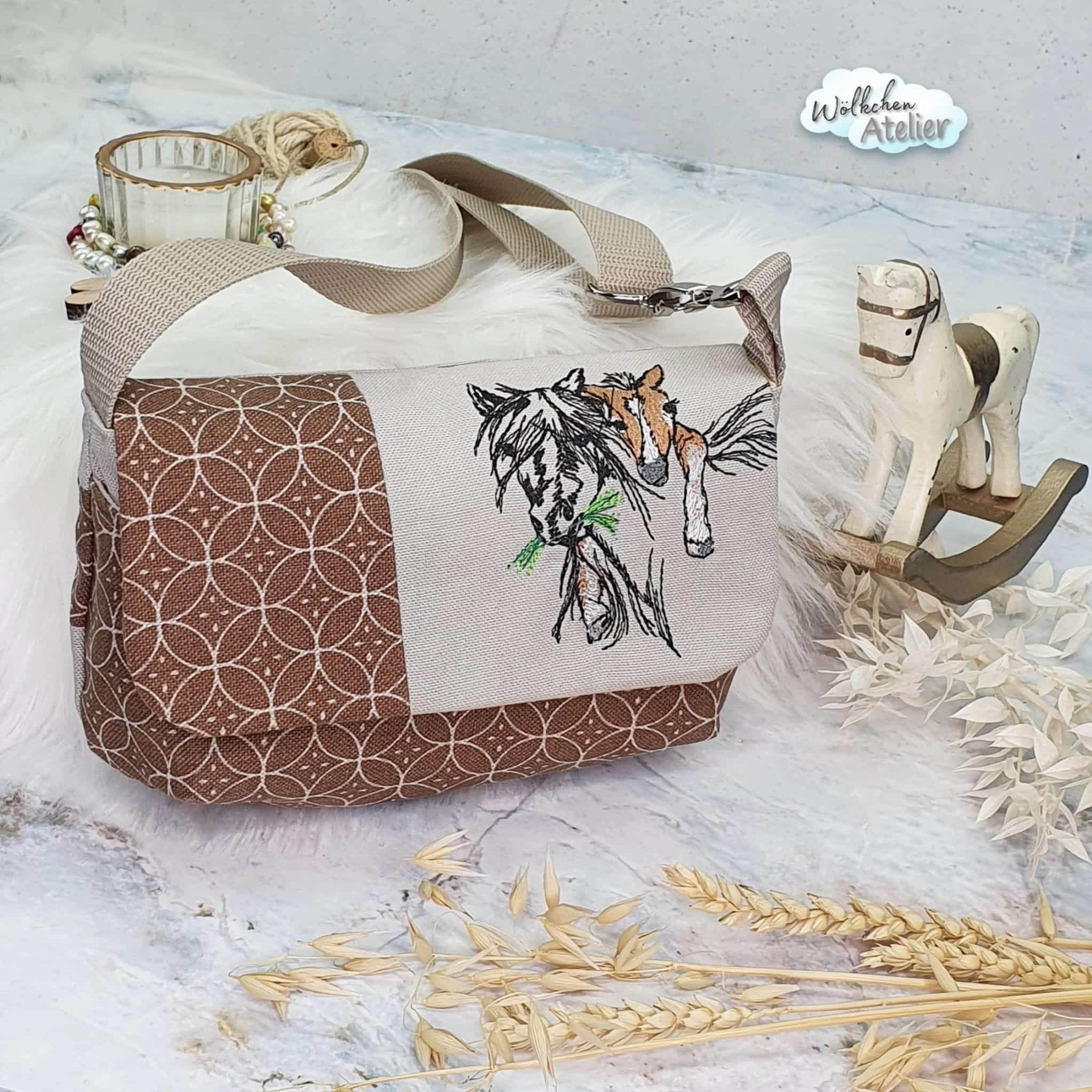 Pferdemama mit Fohlen Stickdatei – zartes Motiv für Naturfreunde & Pferdeliebhaber - Sewando