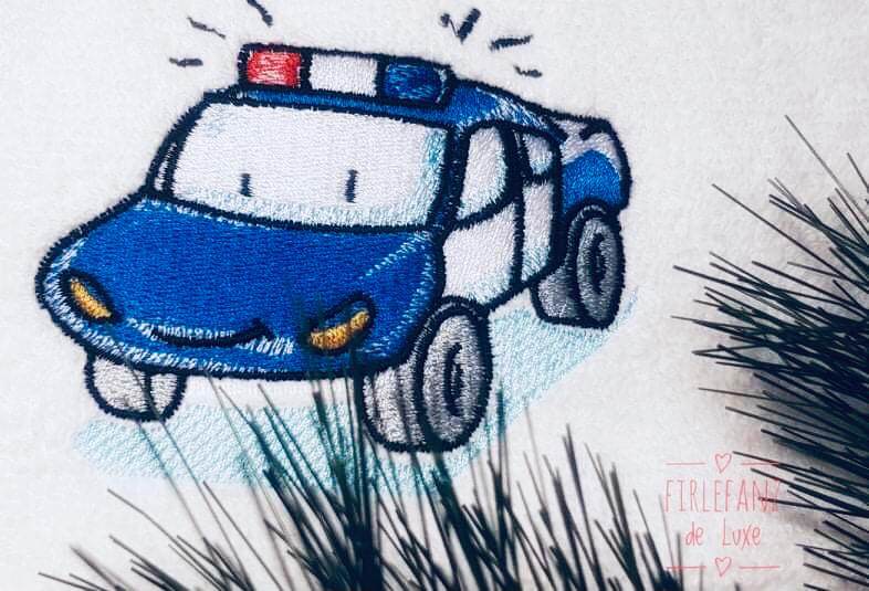 Polizeiauto Stickdatei – niedliches Einsatzfahrzeug für Kinderprojekte - Sewando