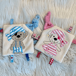 Stickdatei Teddy Pirat Girl und Boy Knistertuch, Schnullertuch Set 751 - Sewando