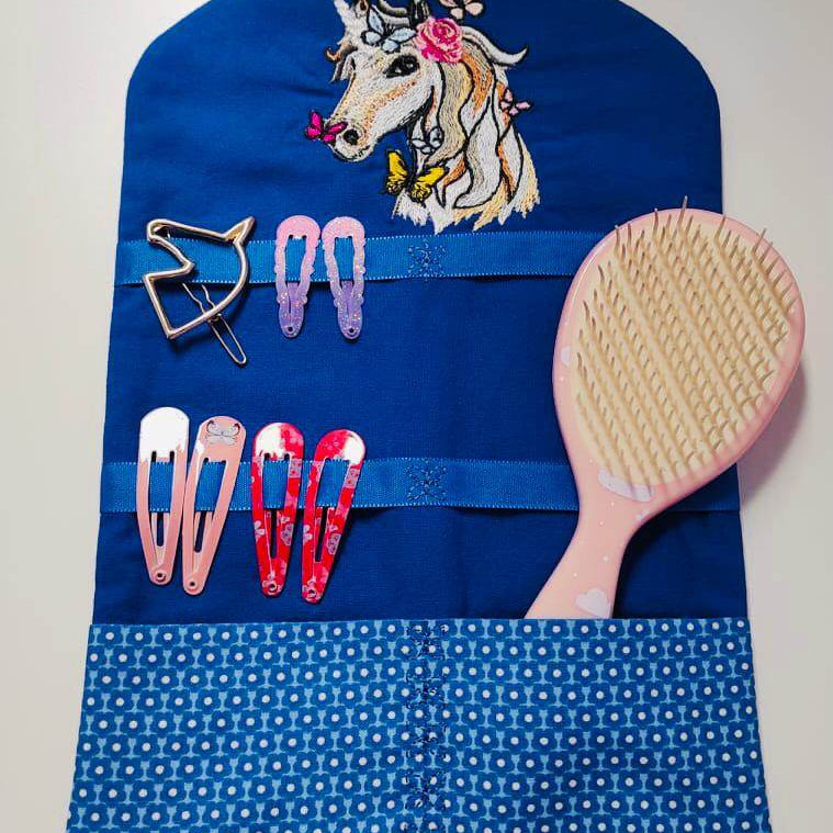 Einhorn Stickdatei, Einhornkopf mit Schmetterlingen für deine Stickmaschine - Sewando