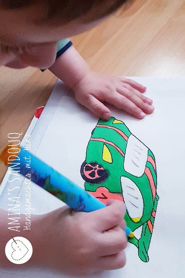 Rennauto Stickdatei – Ausmalmotiv für Kinder & kreative Nähprojekte - Sewando