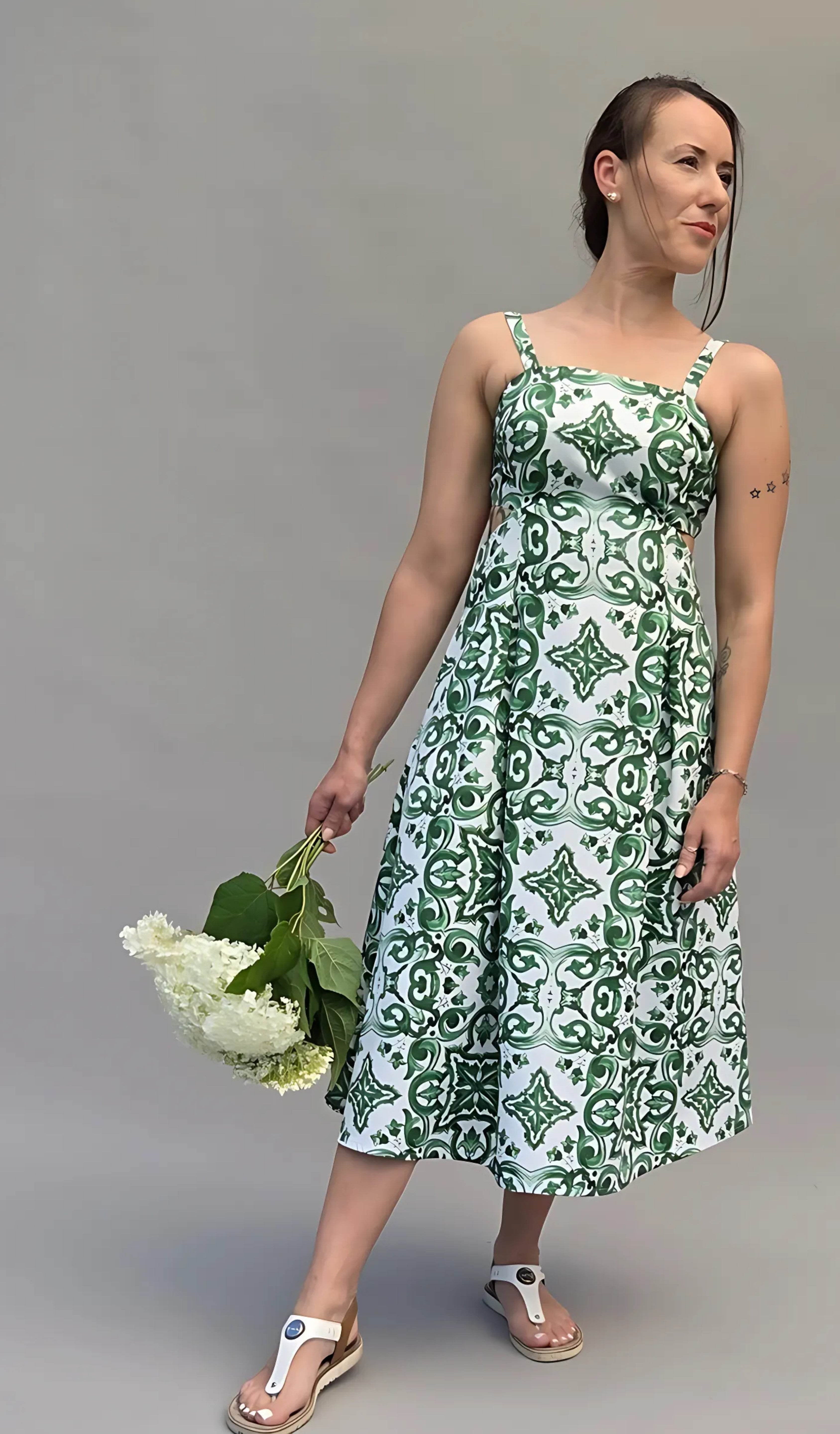 Sommerkleid mit Tunnelzug und Kellerfalten, luftiges Damenkleid mit Taschen, Trägern und gesmoktem Rücken - Sewando