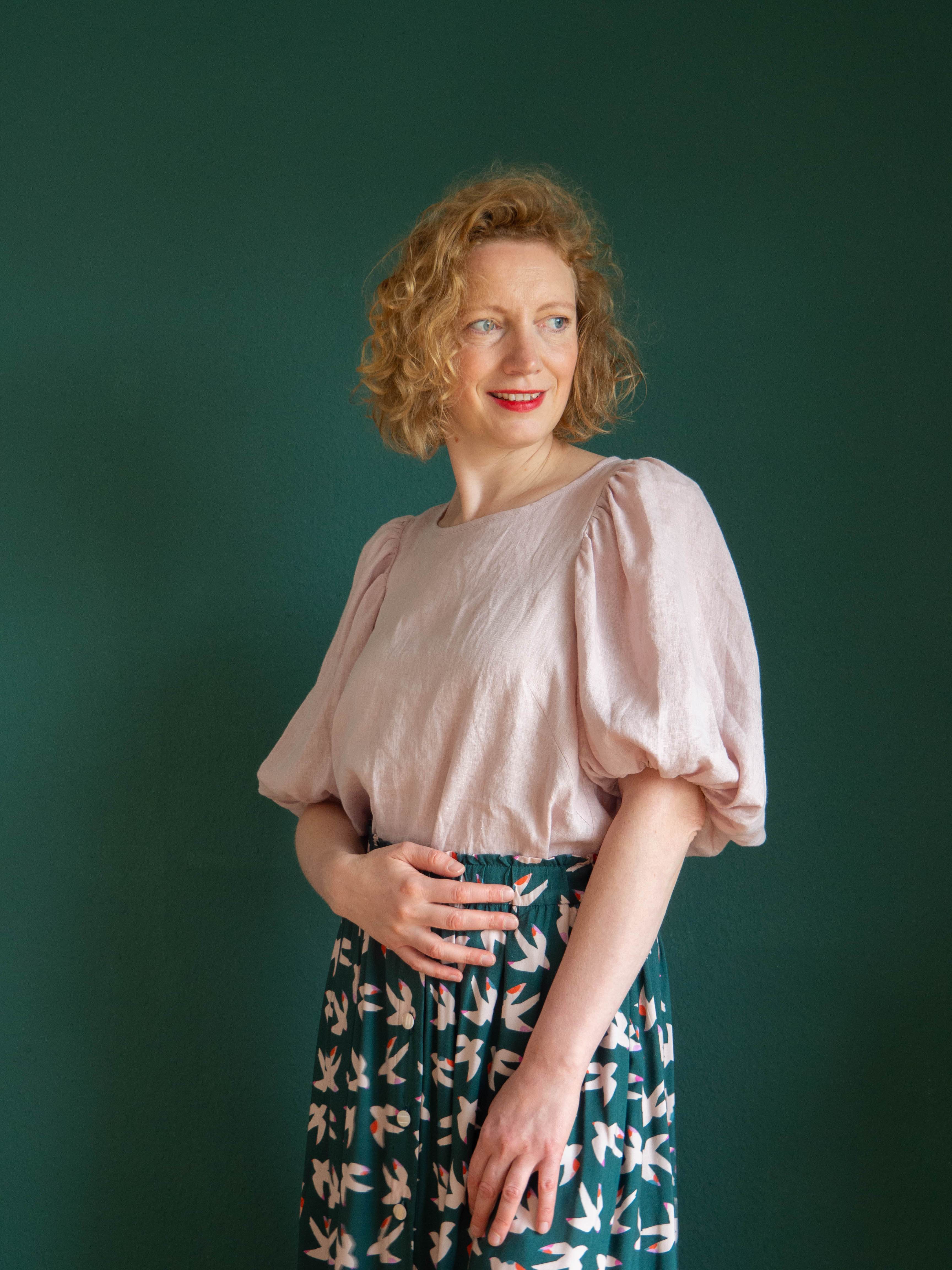 Evi Blouse 34 - 52 sewing pattern and instructions - Sewando
