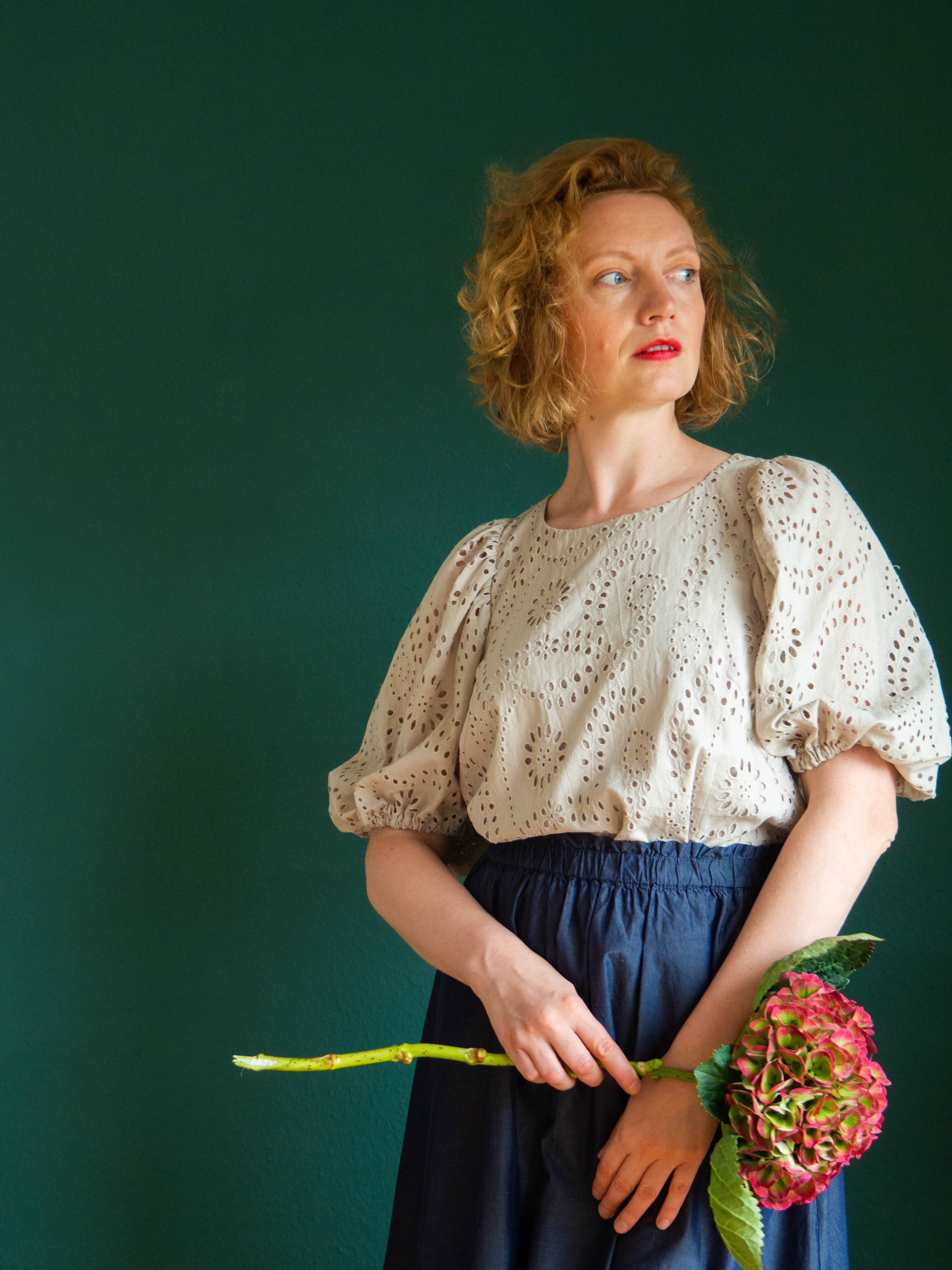 Evi Blouse 34 - 52 sewing pattern and instructions - Sewando