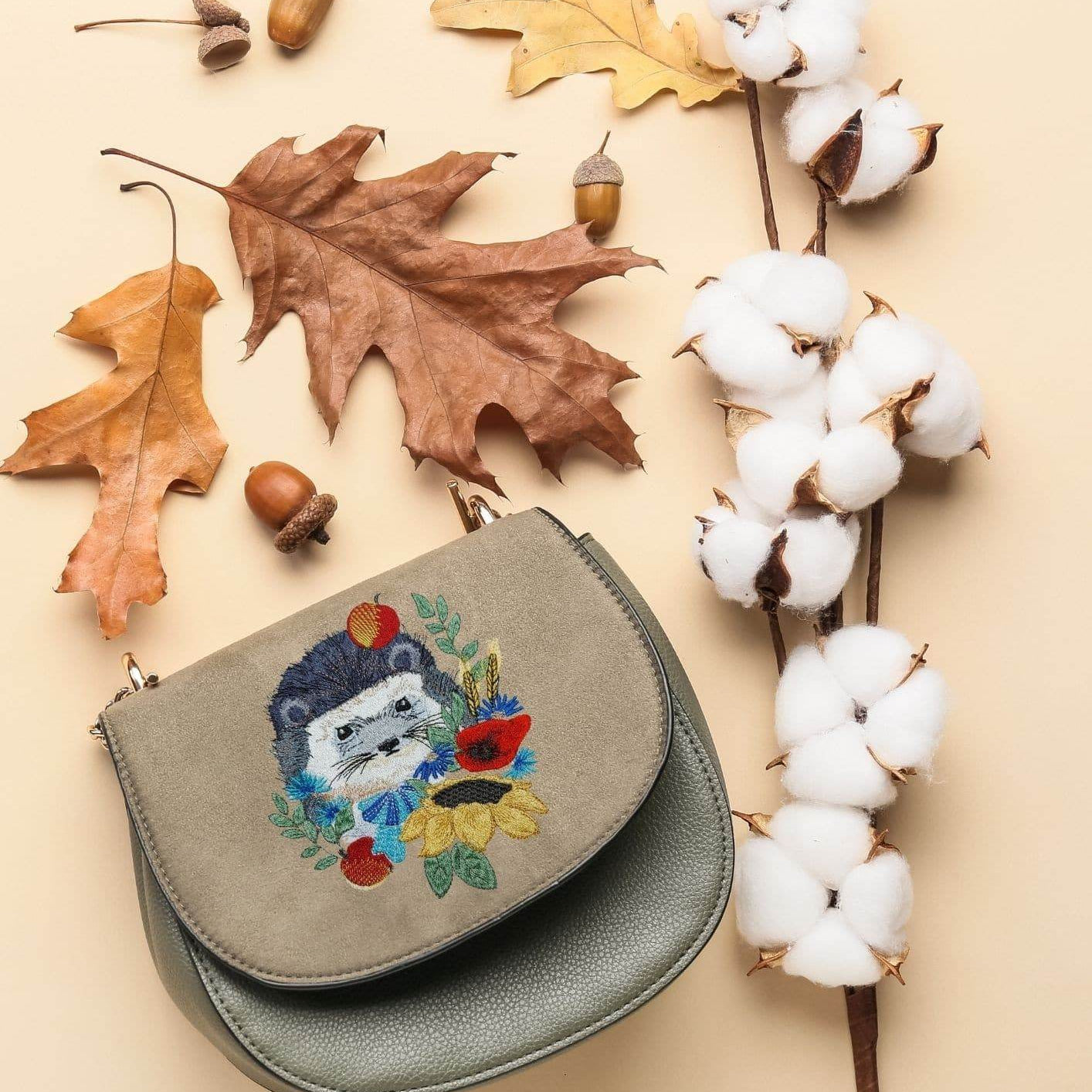 Igel Stickdatei – herbstliches Tiermotiv für Deko & Geschenke - Sewando