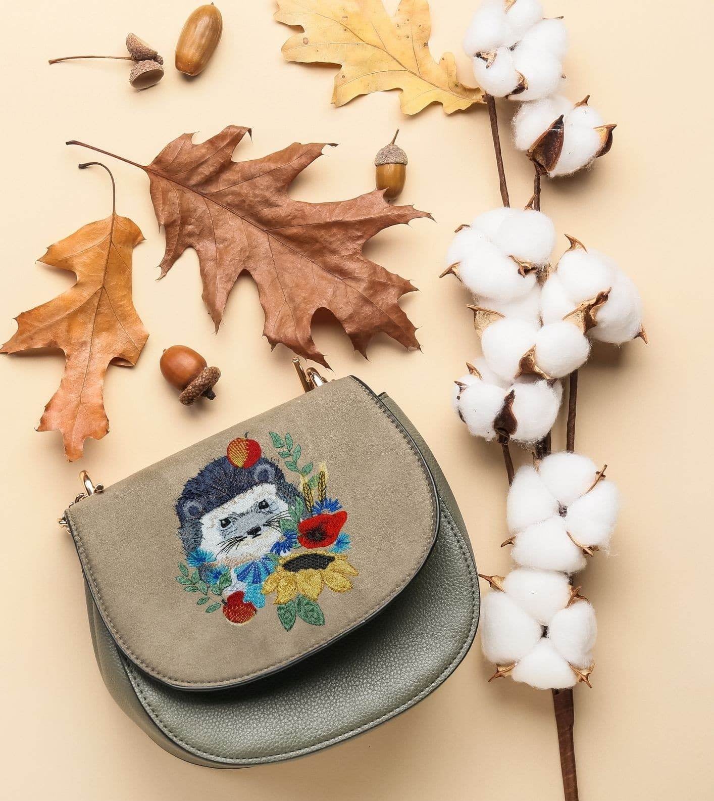 Igel Stickdatei – herbstliches Tiermotiv für Deko & Geschenke - Sewando