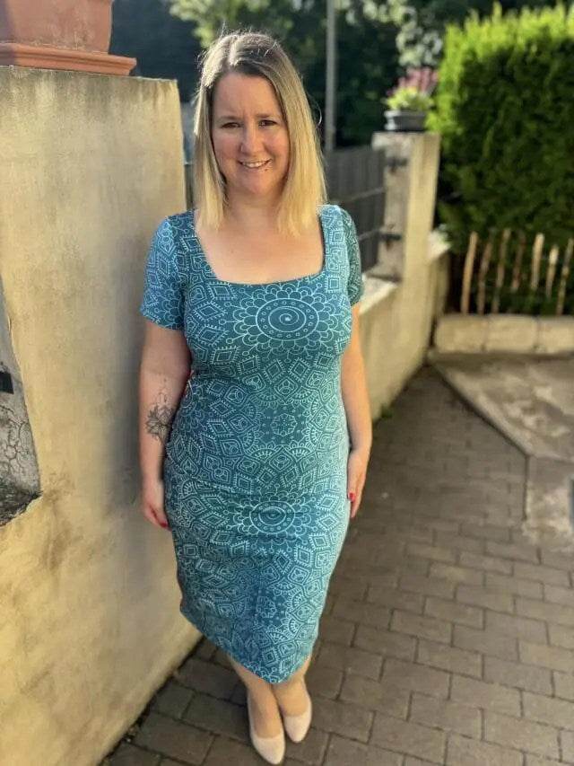 Schnittmuster Kleid Epidot Etuikleid Gr. A-M DE/EN/FR. BU 76-134cm - Sewando