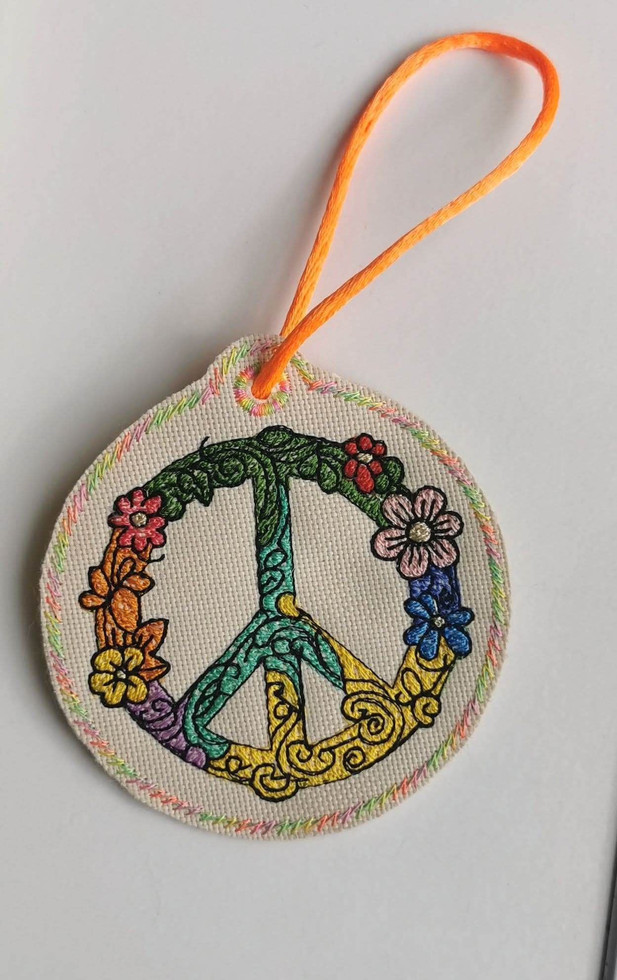 Peace Zeichen Anhänger Motiv für Effektfolien geeignet 6 Größen Stickdatei - Sewando