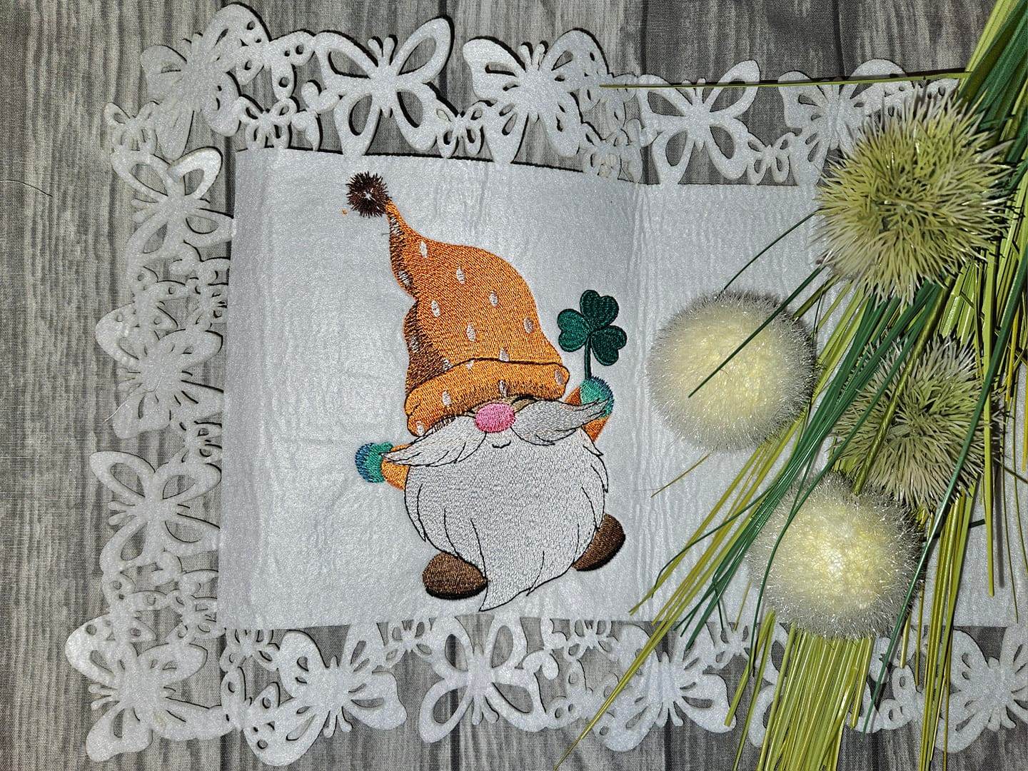 Gnom Stickdatei – Glücksbringer mit Kleeblatt für deine Stickmaschine - Sewando