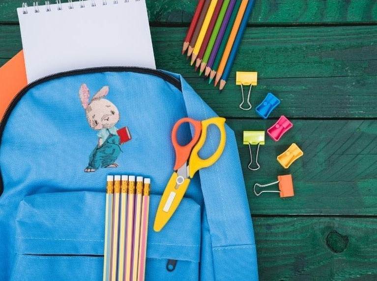 Stickdatei Hase mit Buch – süßes Motiv für Kinder & Schulanfang - Sewando