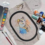 Bunte Aquarellkatze mit liebevollen Details – Stickdatei für deine Stickmaschine - Sewando