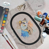 Bunte Aquarellkatze mit liebevollen Details – Stickdatei für deine Stickmaschine - Sewando